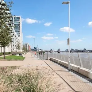 Large Double Overlooking The Thames Homestay